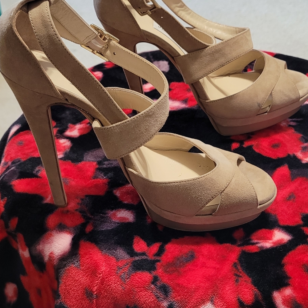 Shoes - Picture 2 of 4